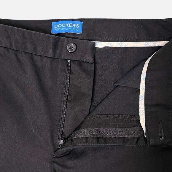 Dockers Pants Womens 14 Capri Black Mid Rise Cuffs Side Pockets Casual - Picture 3 of 8
